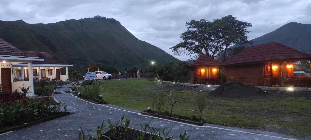 Rinjani Hill Hotel ซัมบาลัง ลาวัง ภายนอก รูปภาพ